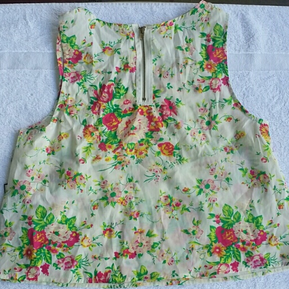 Small floral sleeveless blouse - Picture 2 of 5